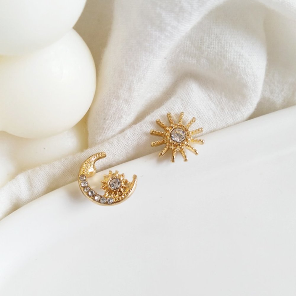 💙Sterling Silver Moon & Star Stud - Picture 3 of 9